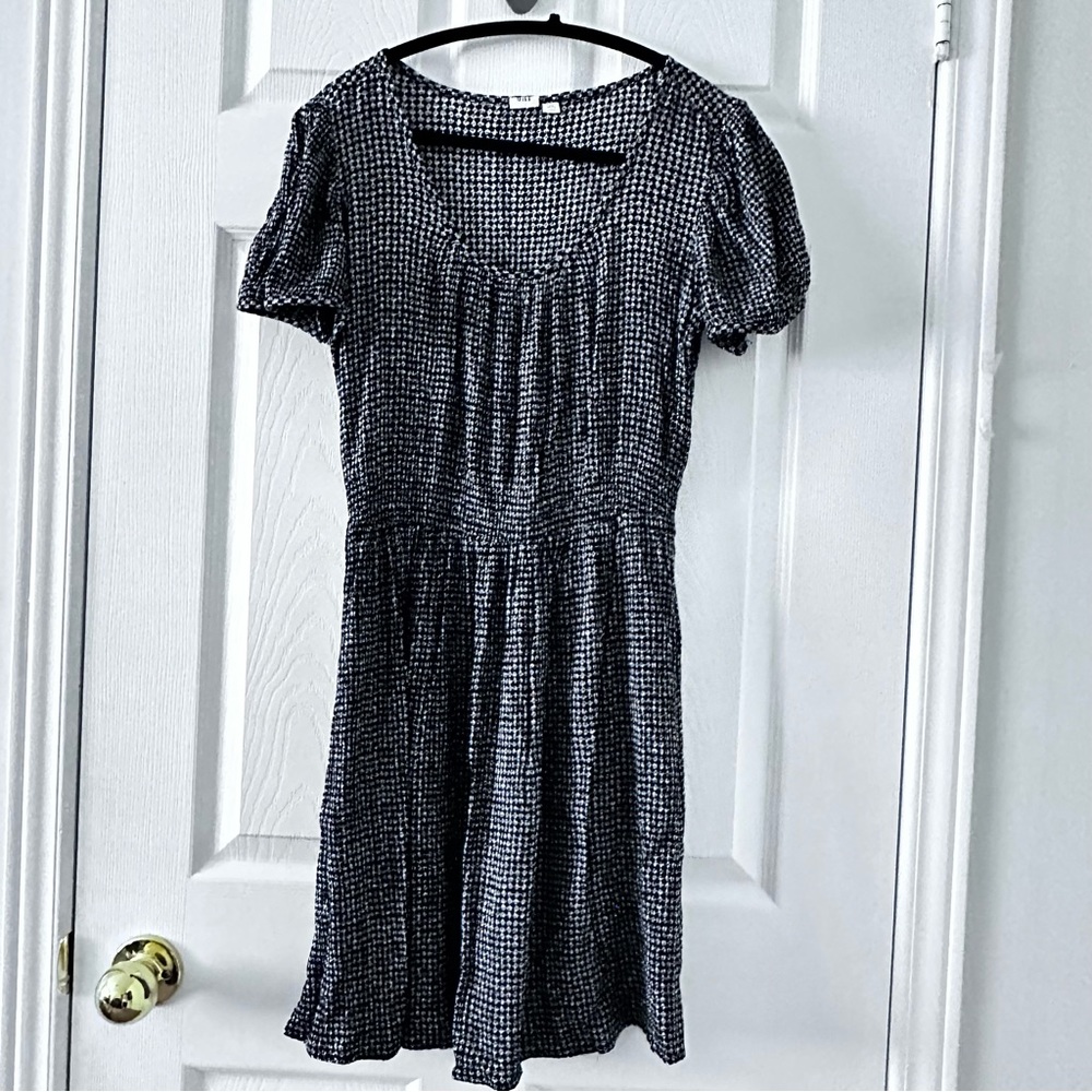 Gap Petite Black and White Dress